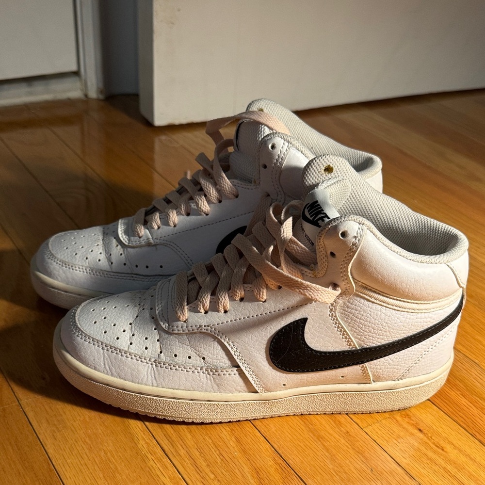 Nike White and Black Sneakers with Pink Laces